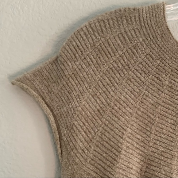 Metric Scoop Neck Short Sleeve Knit Ribbed Hem Top size Medium Viscose Blend - Picture 2 of 13